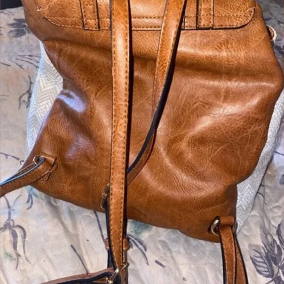 BCute little backpack with leather straps/detailing Gently used In good cackpack - Picture 3 of 3